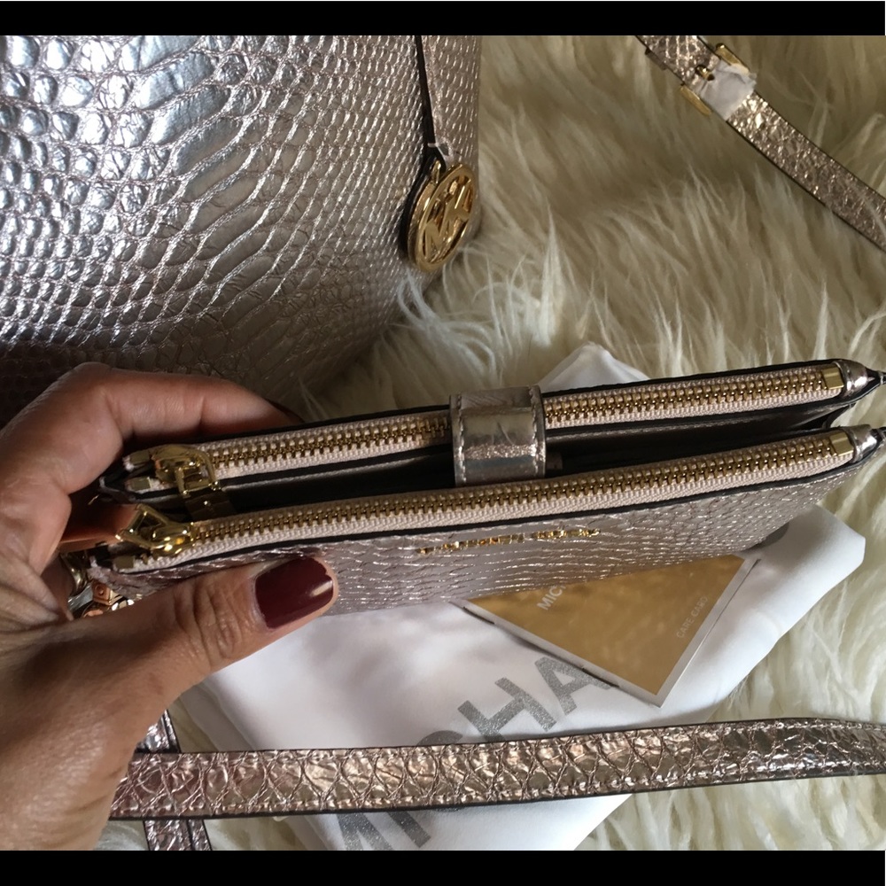 Michael Kor's Savanna Embossed Satchel & wallet - Picture 8 of 8